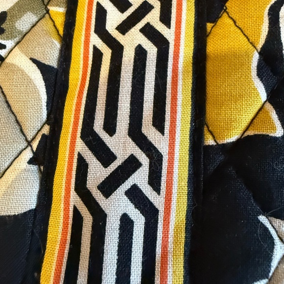 eReader case Vera Bradley Quilted Floral Cover in Yellow and Black - Picture 12 of 15